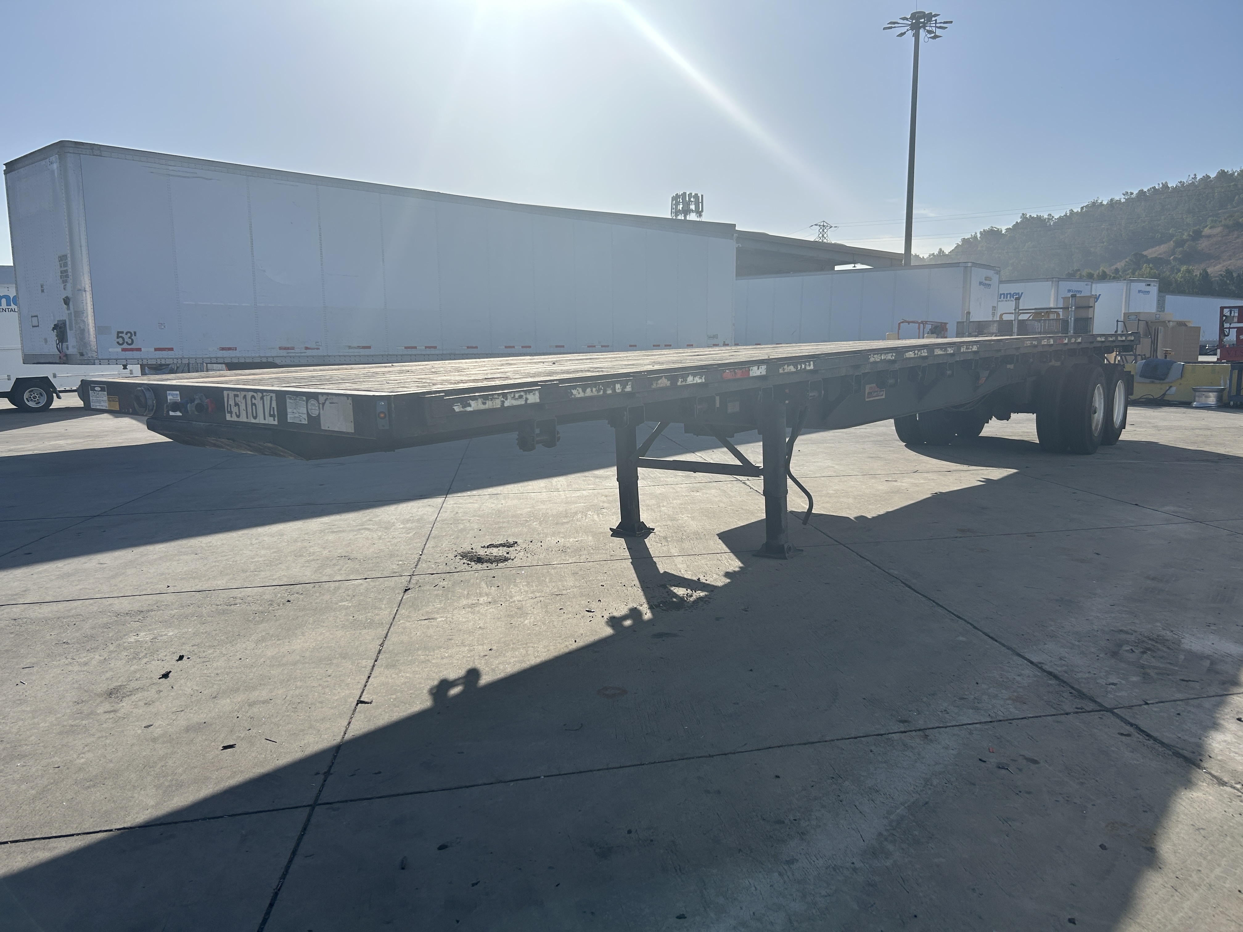 2000 FRUEHAUF EQUIPPED WITH MOFFET KIT in Los Angeles, CA