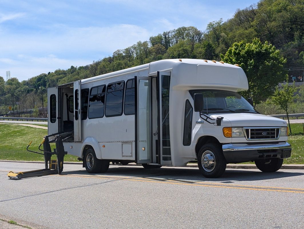 2007 Ford E-450 Cutaway in Freeport, PA