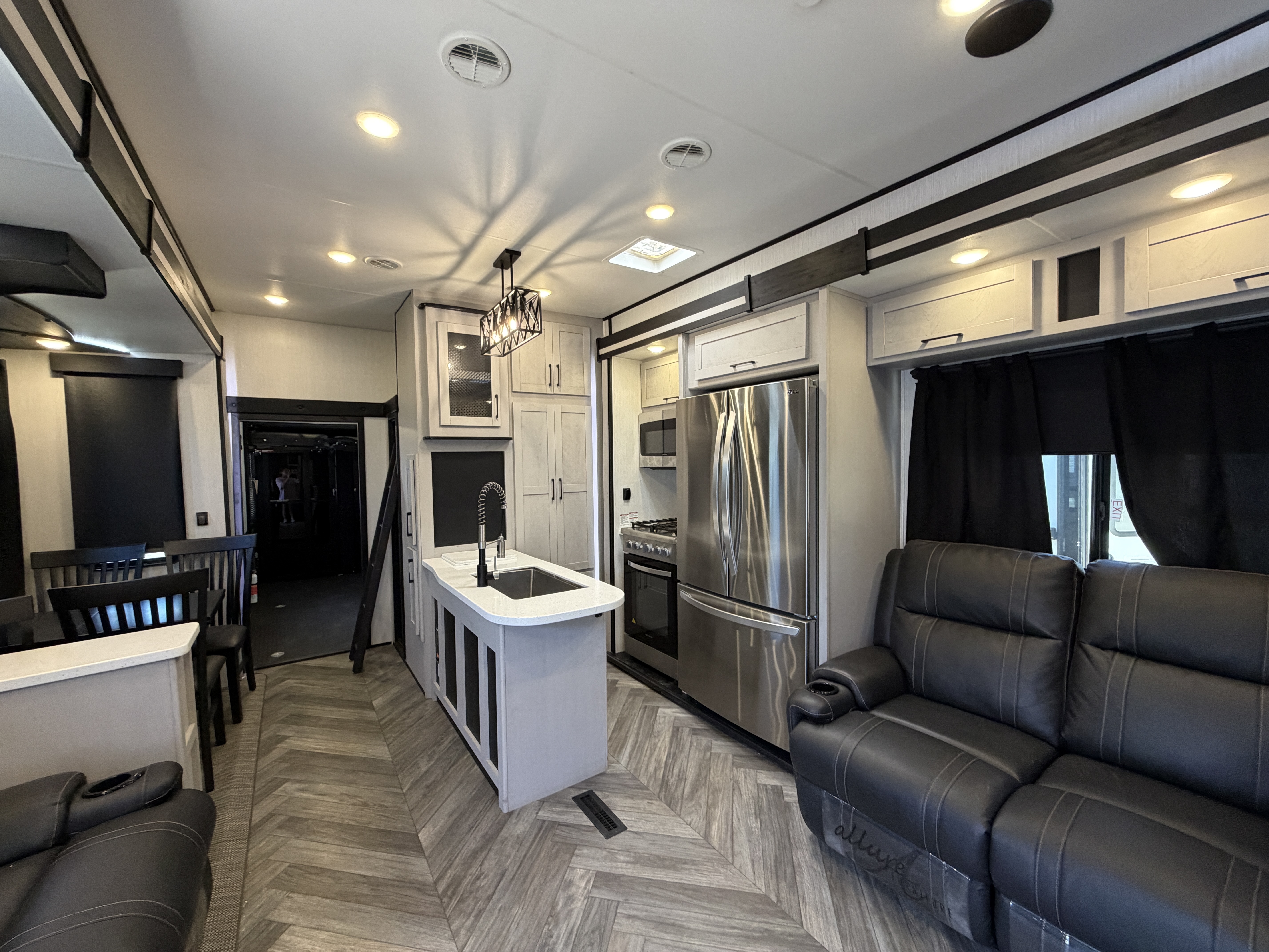 2023 Heartland CYCLONE 4014C HD EDITION in kennedale TX