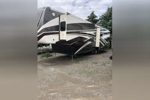 2018 DRV MOBILE SUITES 40 KSSB4 in spring creek NV