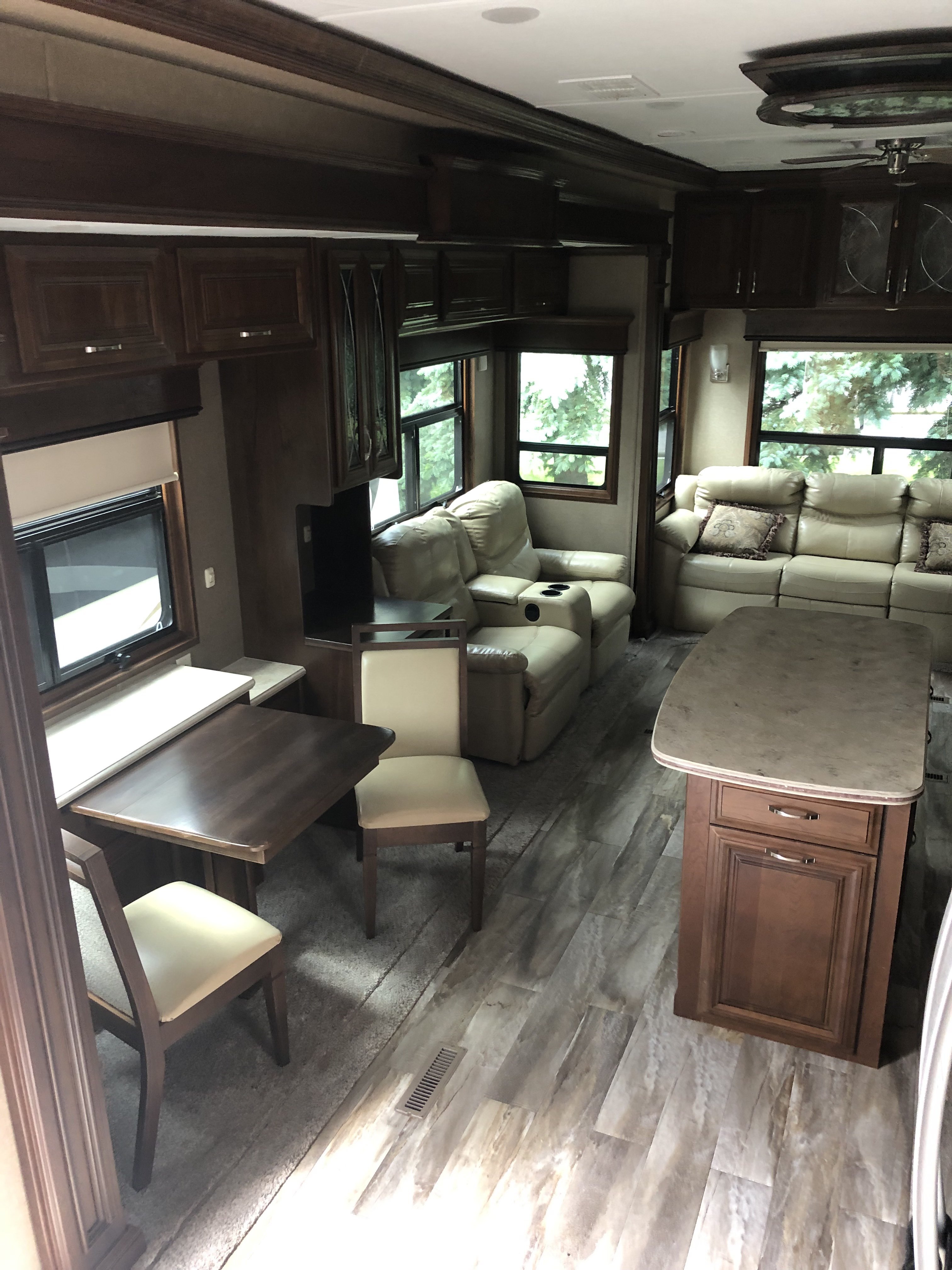 2018 DRV MOBILE SUITES 40 KSSB4 in spring creek NV