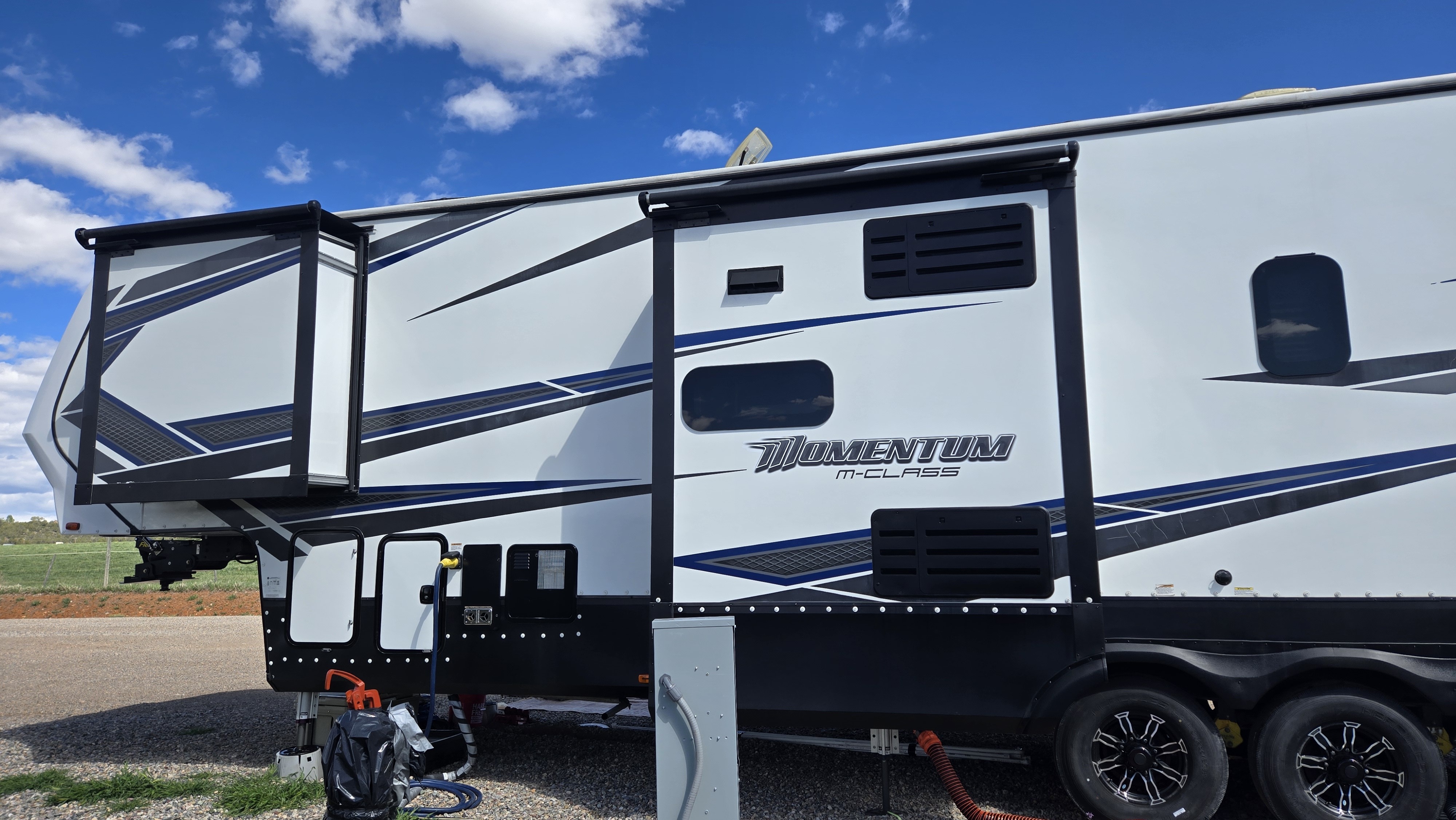 2019 Grand Design MOMENTUM M-CLASS 381M in hartsel CO