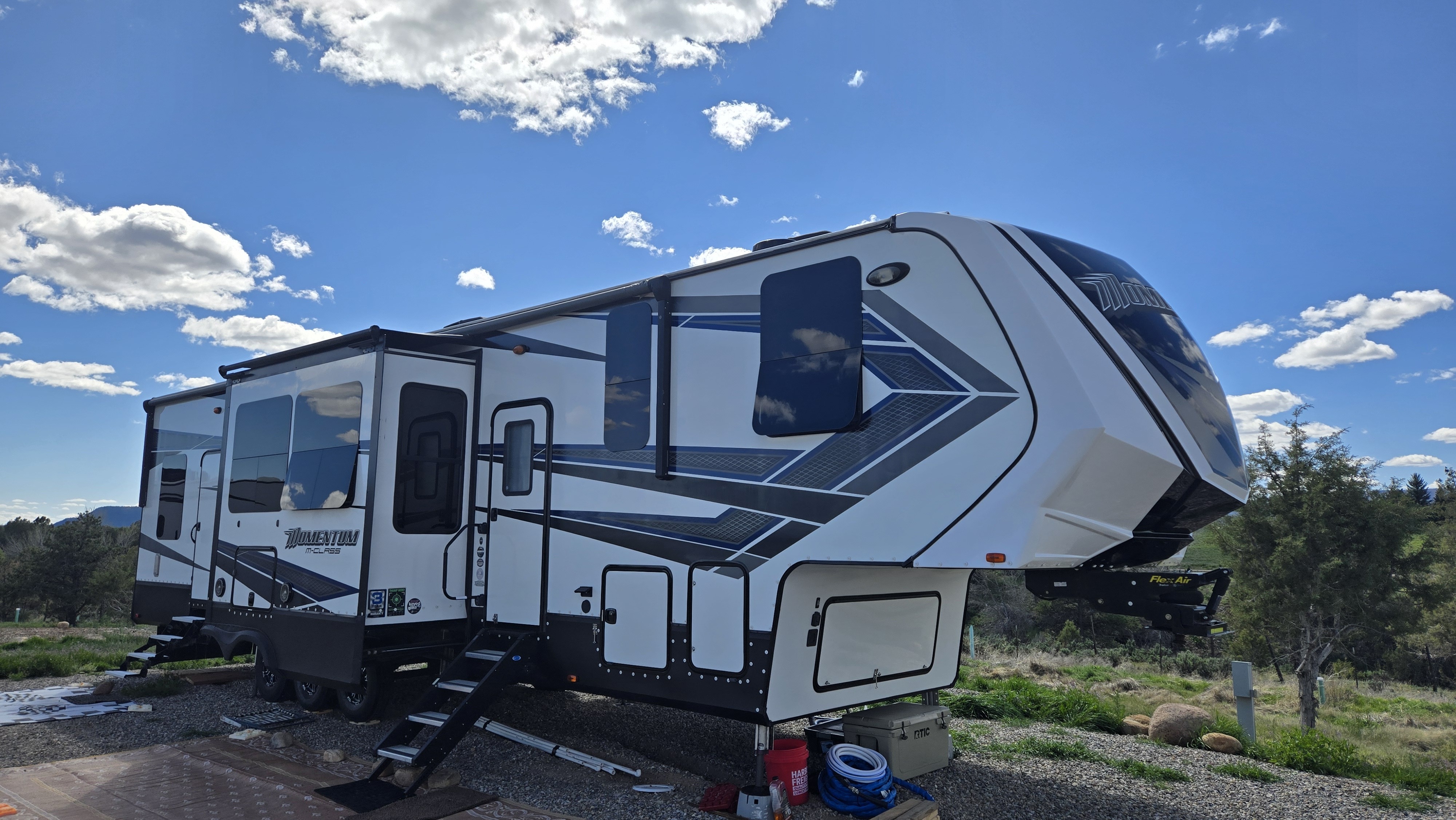 2019 Grand Design MOMENTUM M-CLASS 381M RV