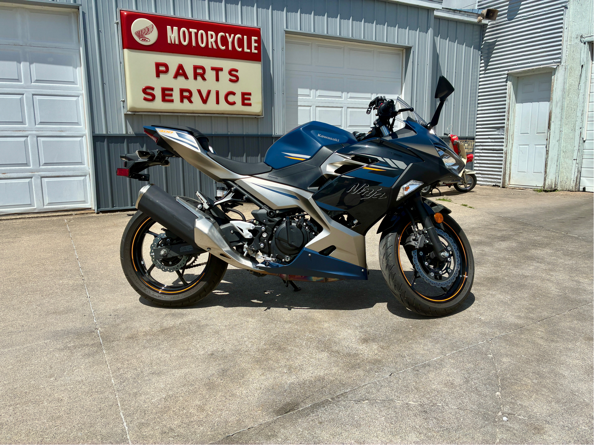 2023 Kawasaki Ninja 400 BASE in Watseka, IL