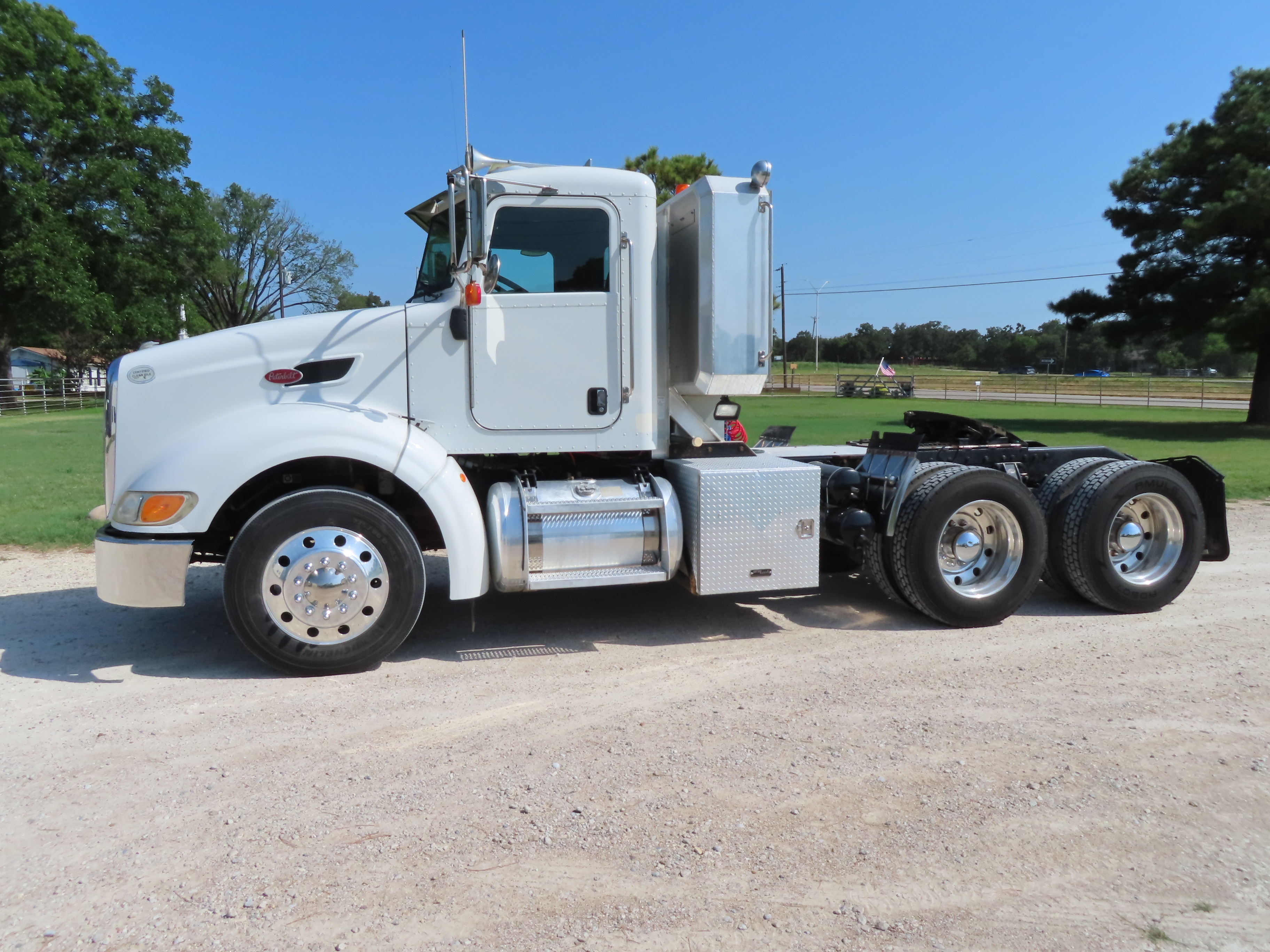 2009 PETERBILT 386 in Burleson, TX