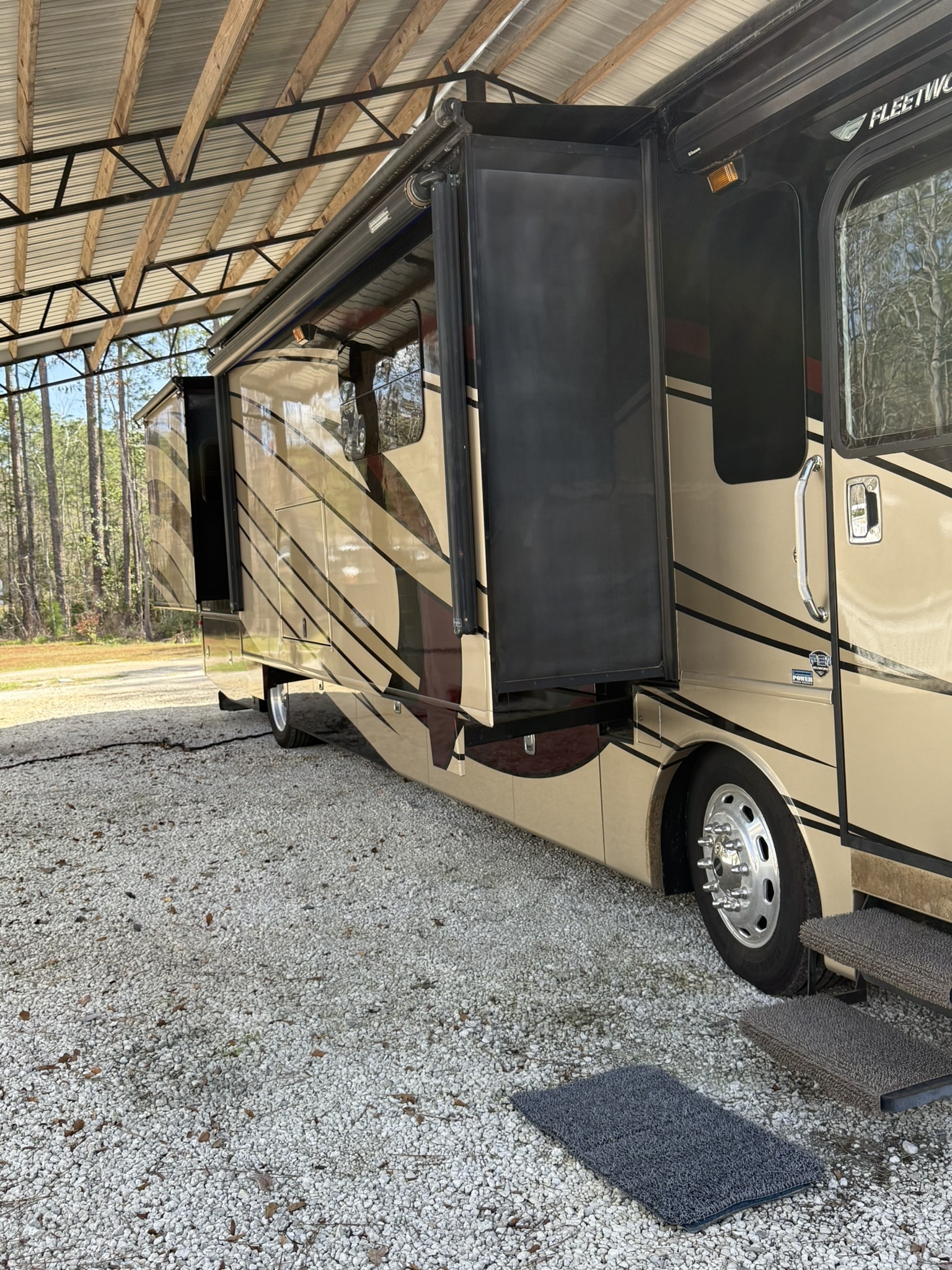 2015 Fleetwood DISCOVERY 40E RV