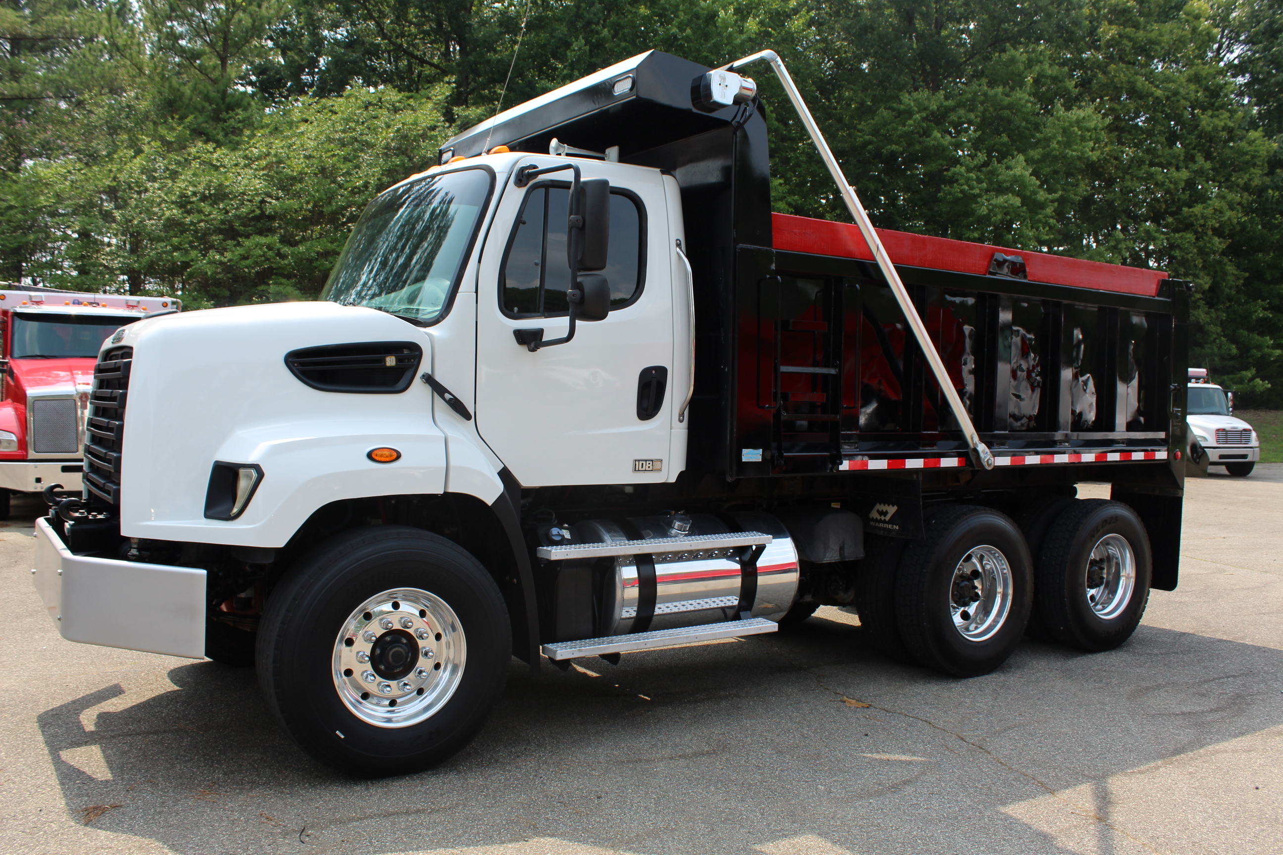 2016 FREIGHTLINER 108 SD in Mc Leansville, NC