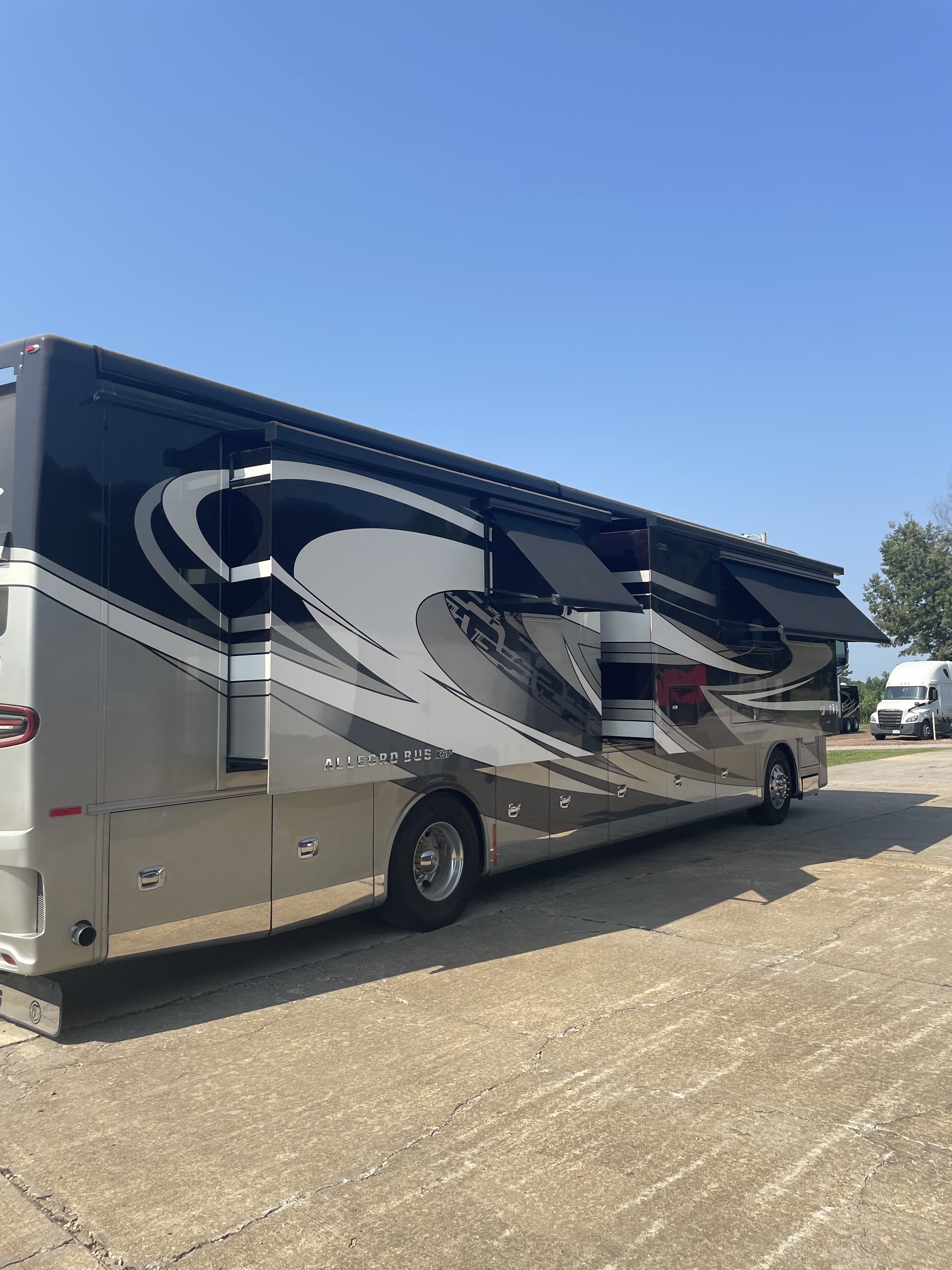 2021 Tiffin Motorhomes ALLEGRO BUS 40IP RV