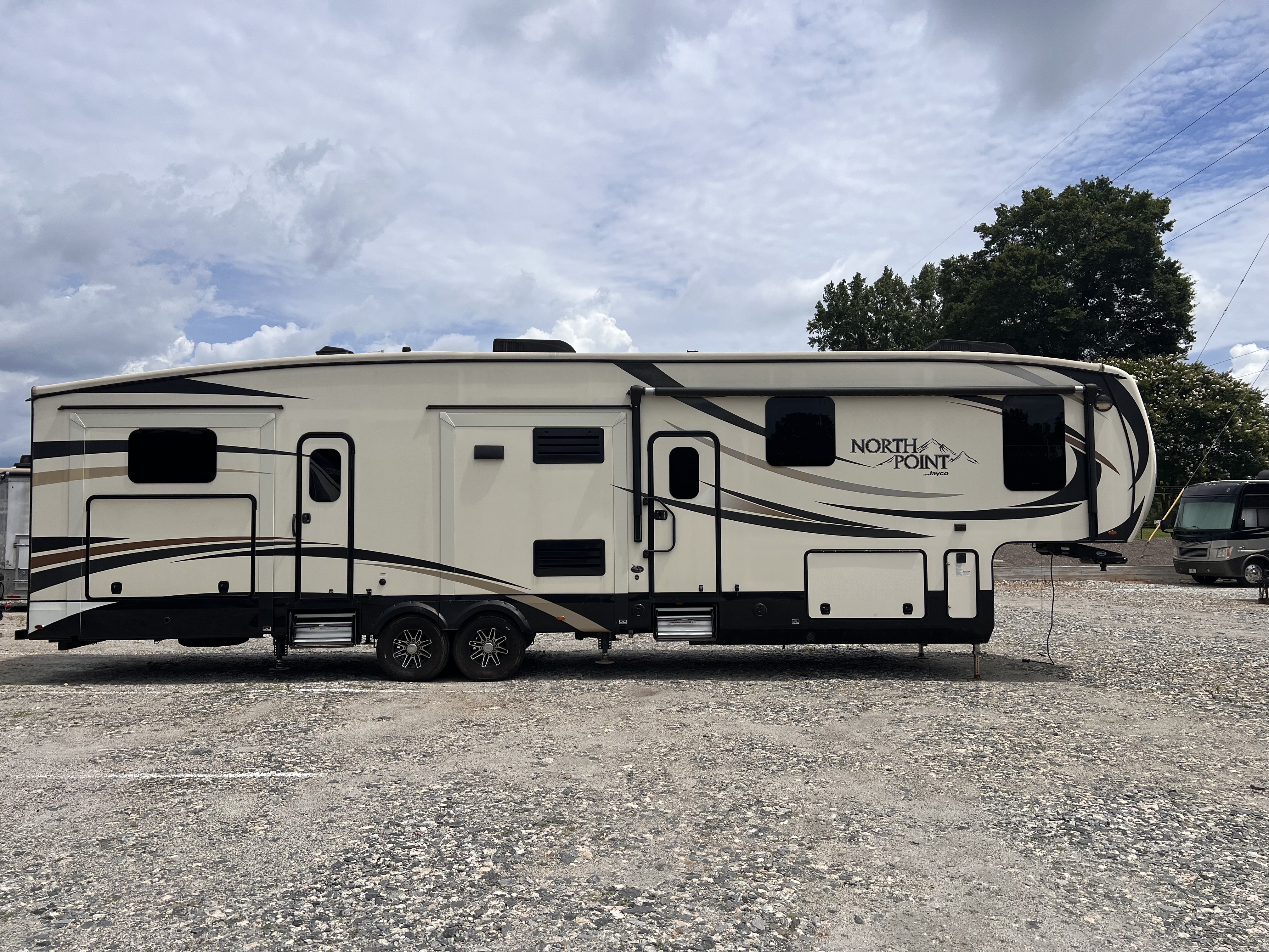 2017 Jayco NORTH POINT 375BHFS RV