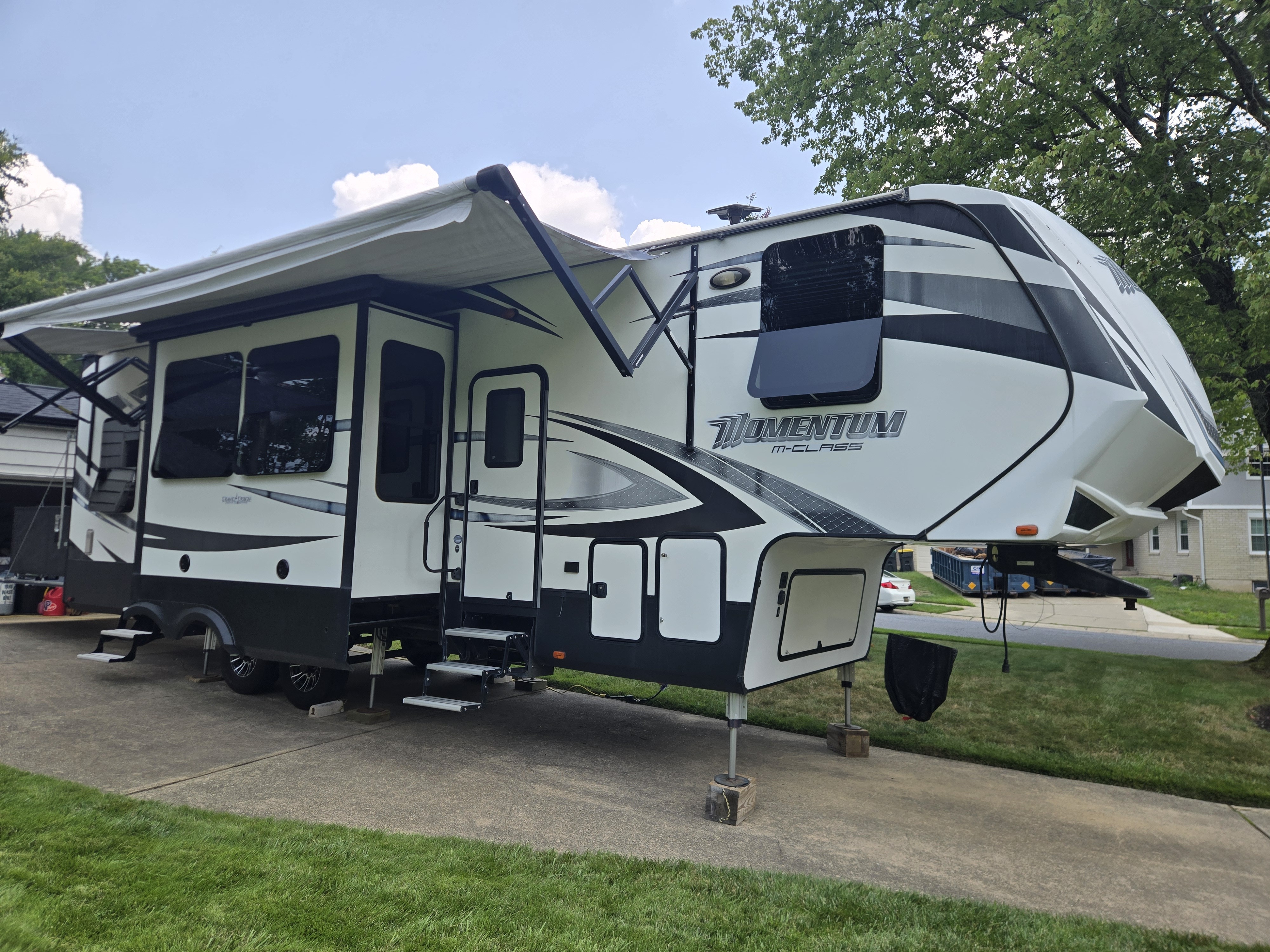 2017 Grand Design MOMENTUM M-CLASS 328M in wilmington DE