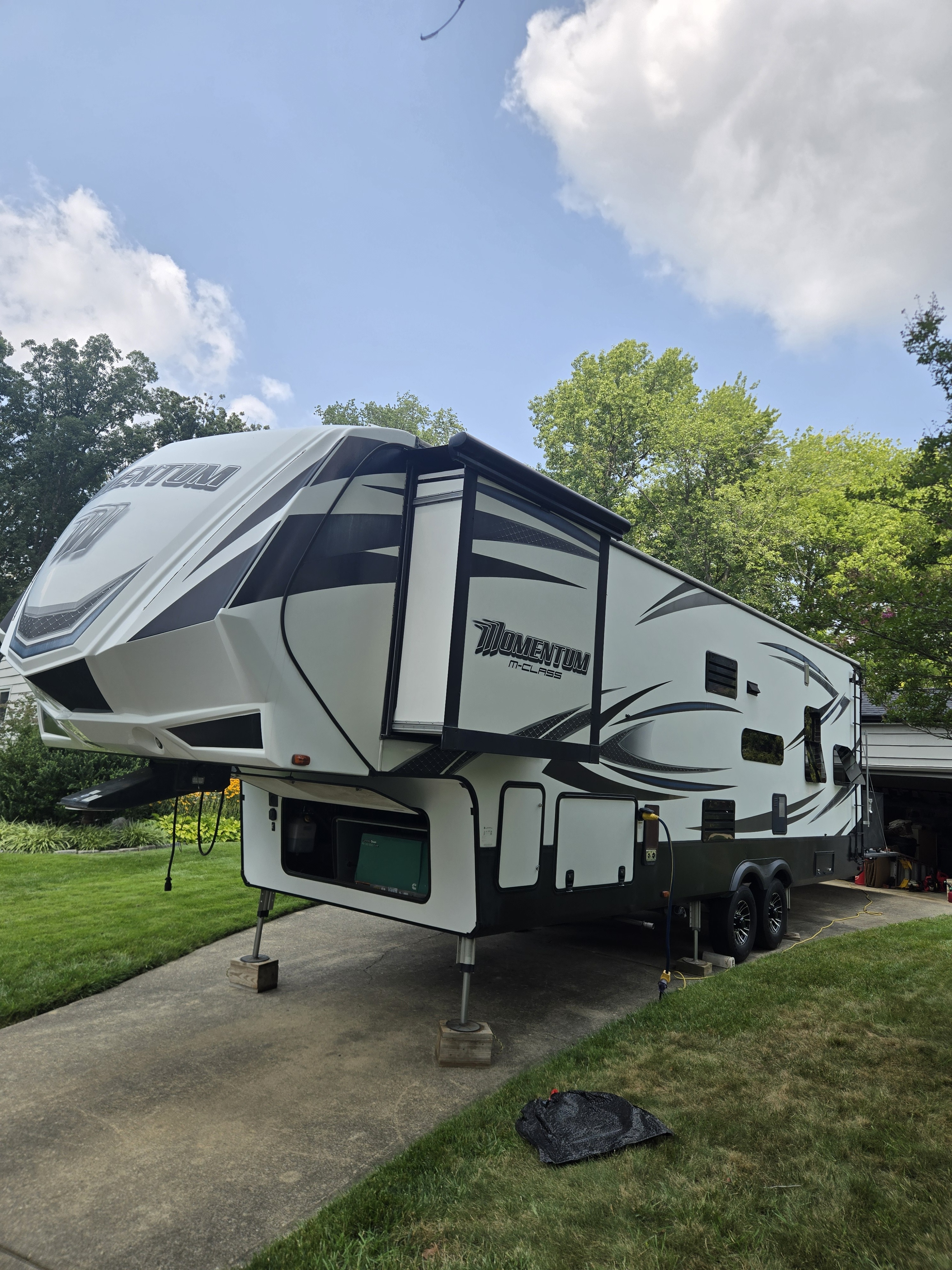 2017 Grand Design MOMENTUM M-CLASS 328M RV