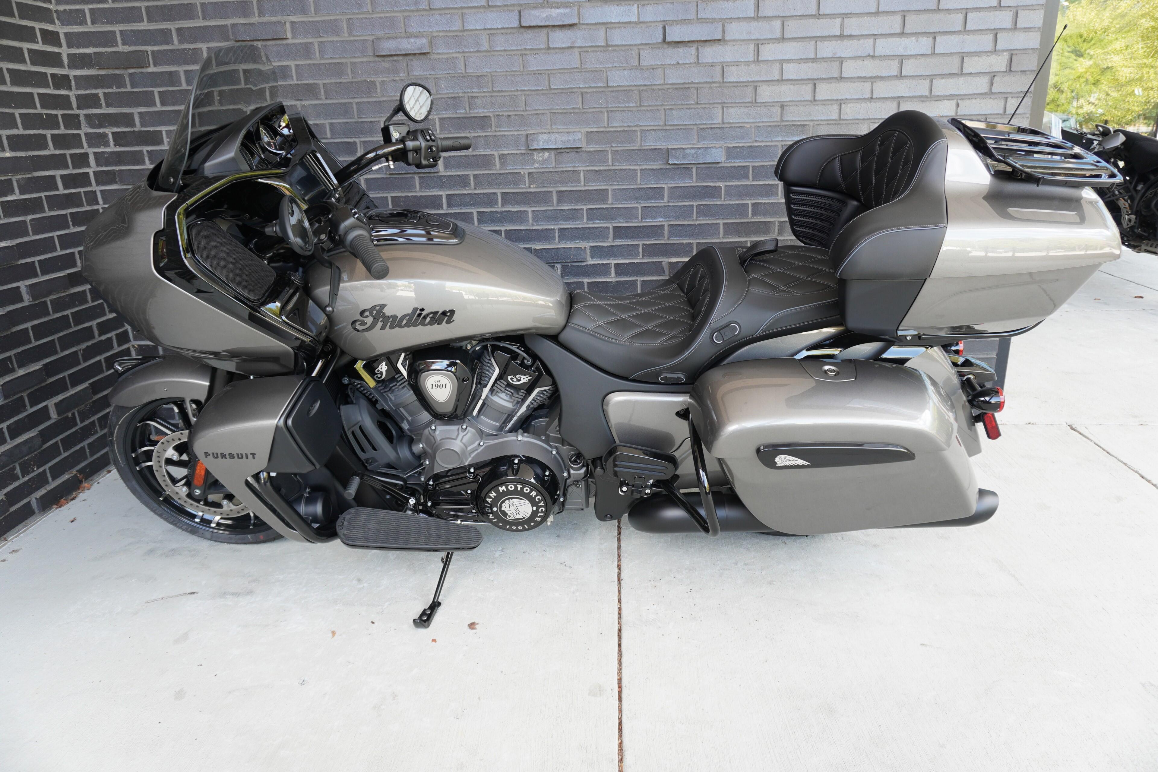 2026 Indian Motorcycle PURSUIT DARK HORSE