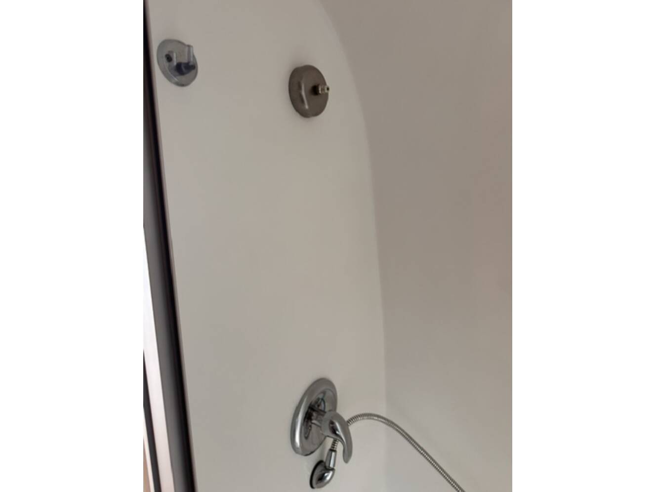 A photo of this 2019 Airstream FLYING CLOUD 23FB QUEEN