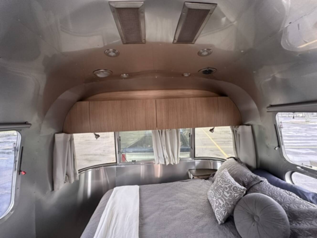 A photo of this 2019 Airstream FLYING CLOUD 23FB QUEEN