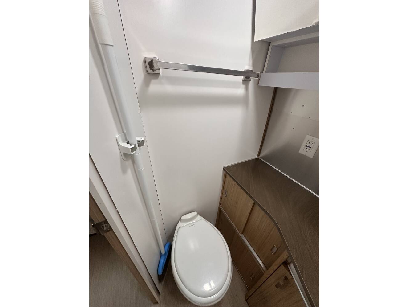A photo of this 2019 Airstream FLYING CLOUD 23FB QUEEN