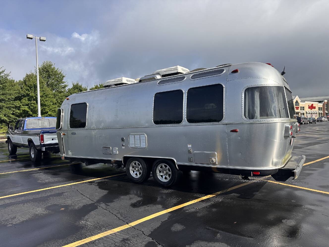 A photo of this 2019 Airstream FLYING CLOUD 23FB QUEEN