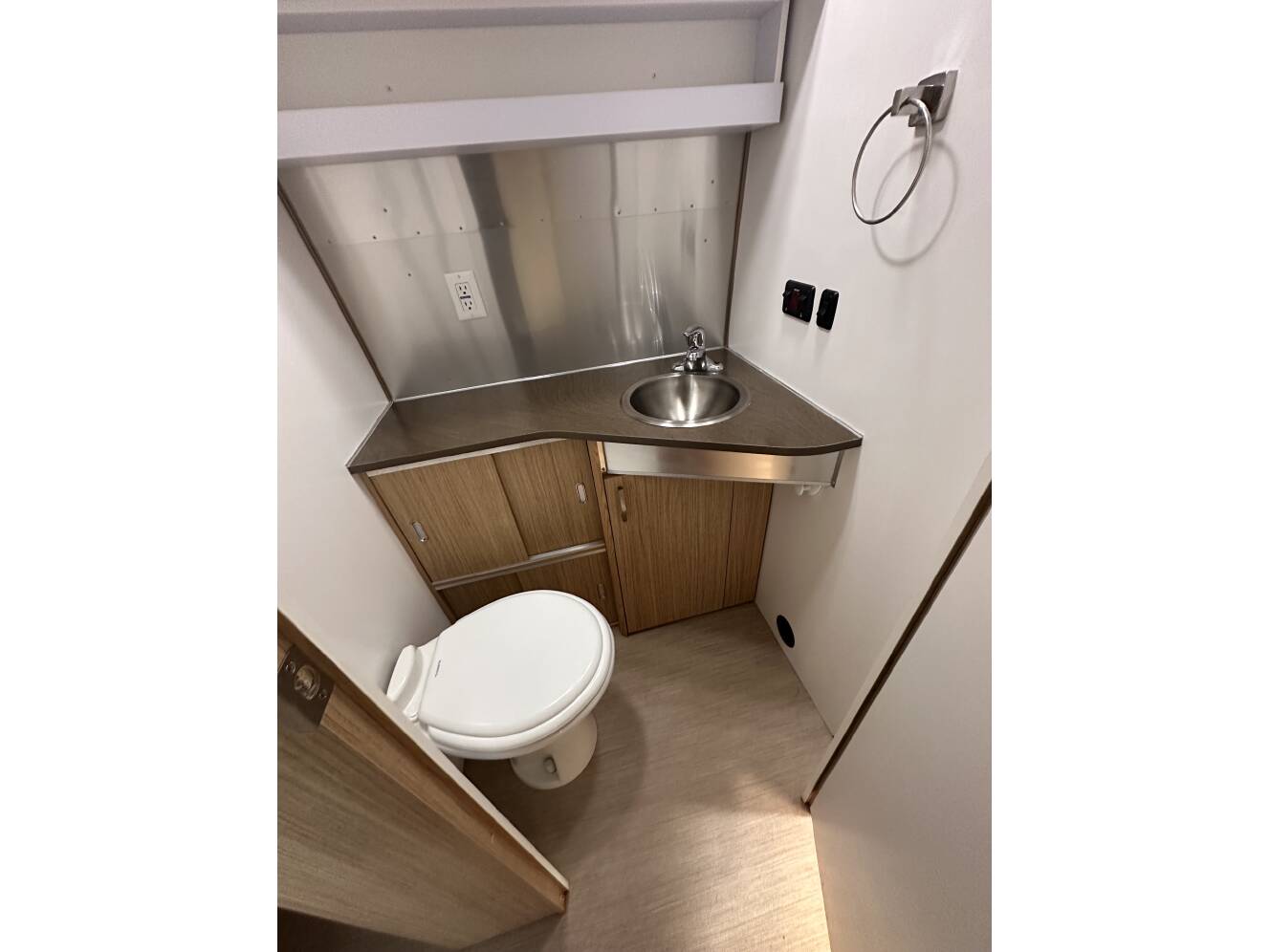 A photo of this 2019 Airstream FLYING CLOUD 23FB QUEEN