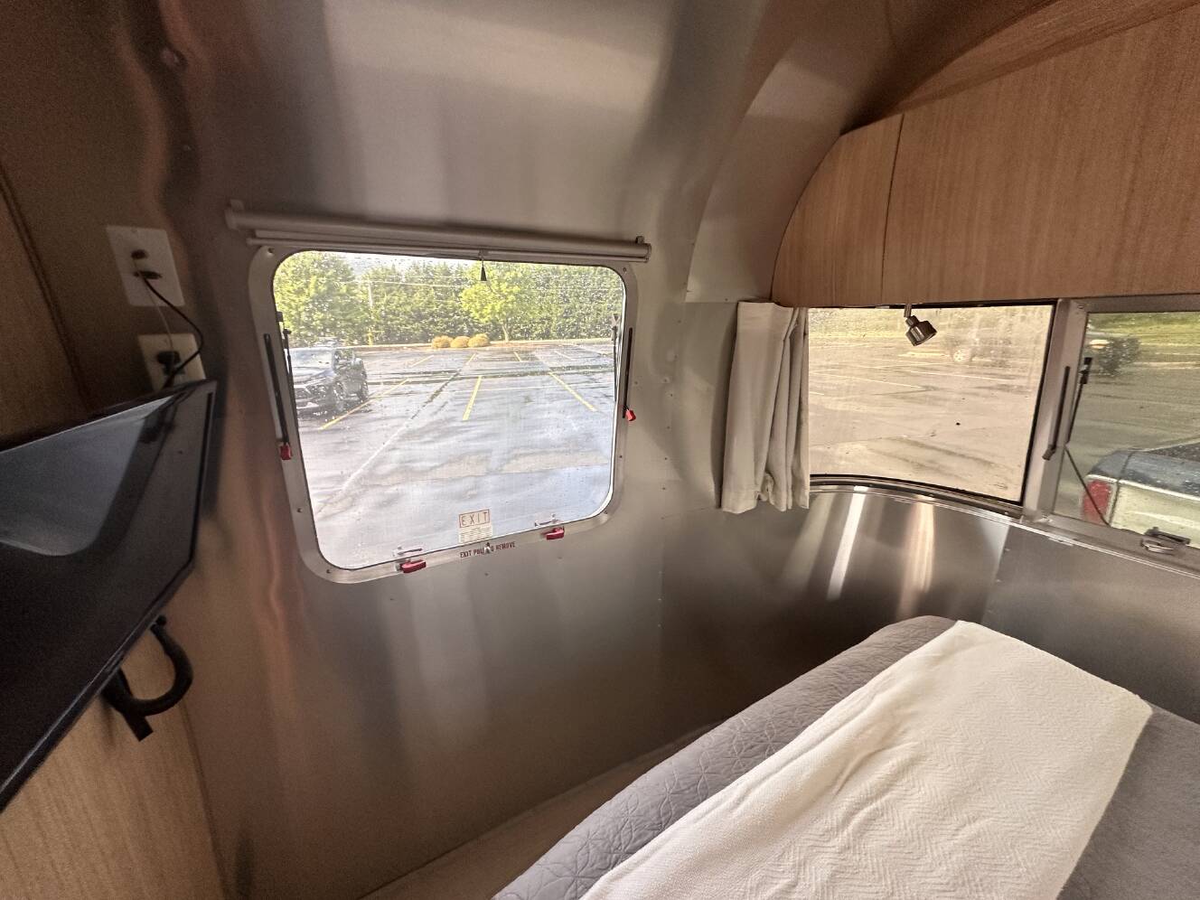 A photo of this 2019 Airstream FLYING CLOUD 23FB QUEEN