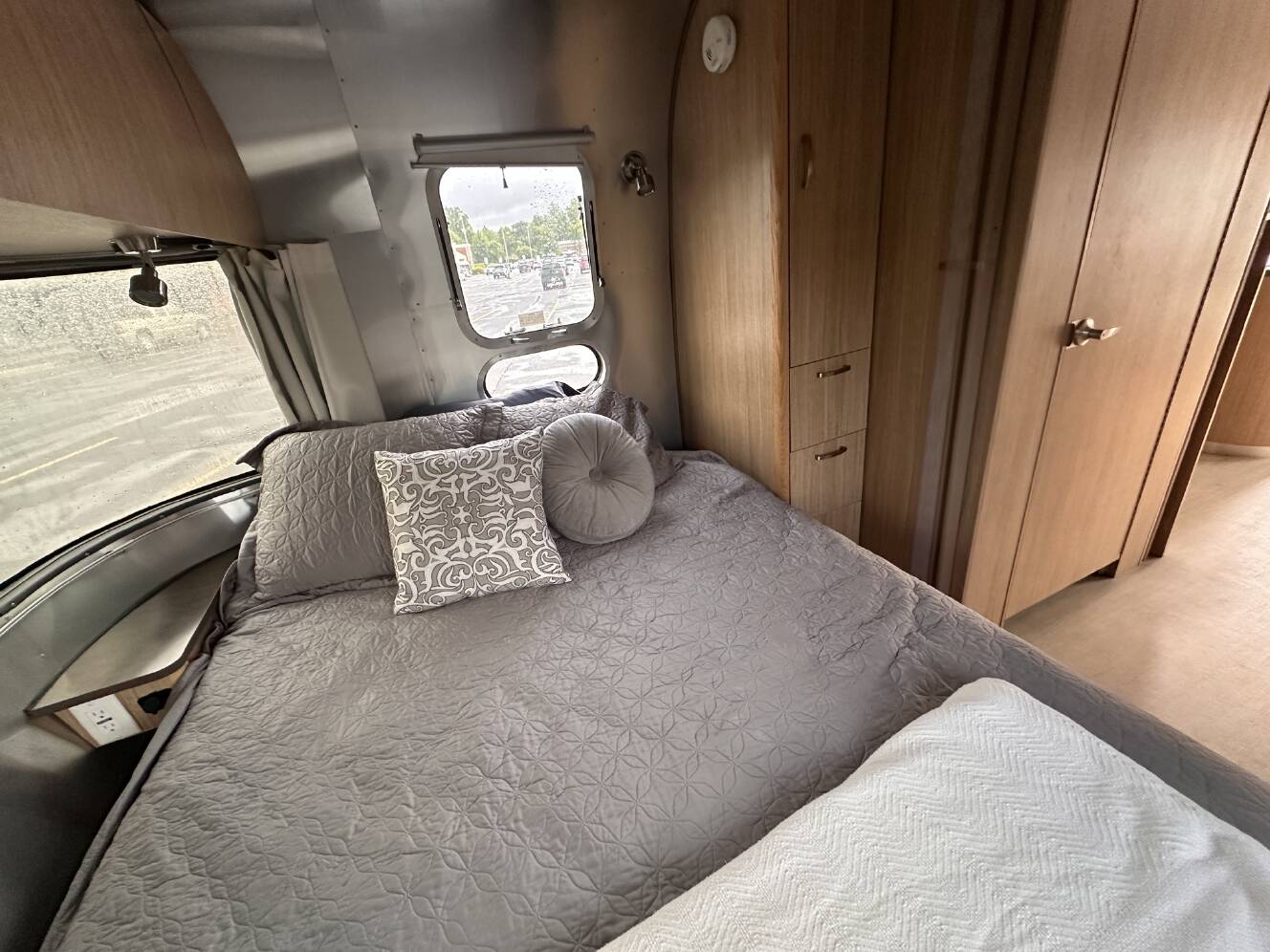 A photo of this 2019 Airstream FLYING CLOUD 23FB QUEEN