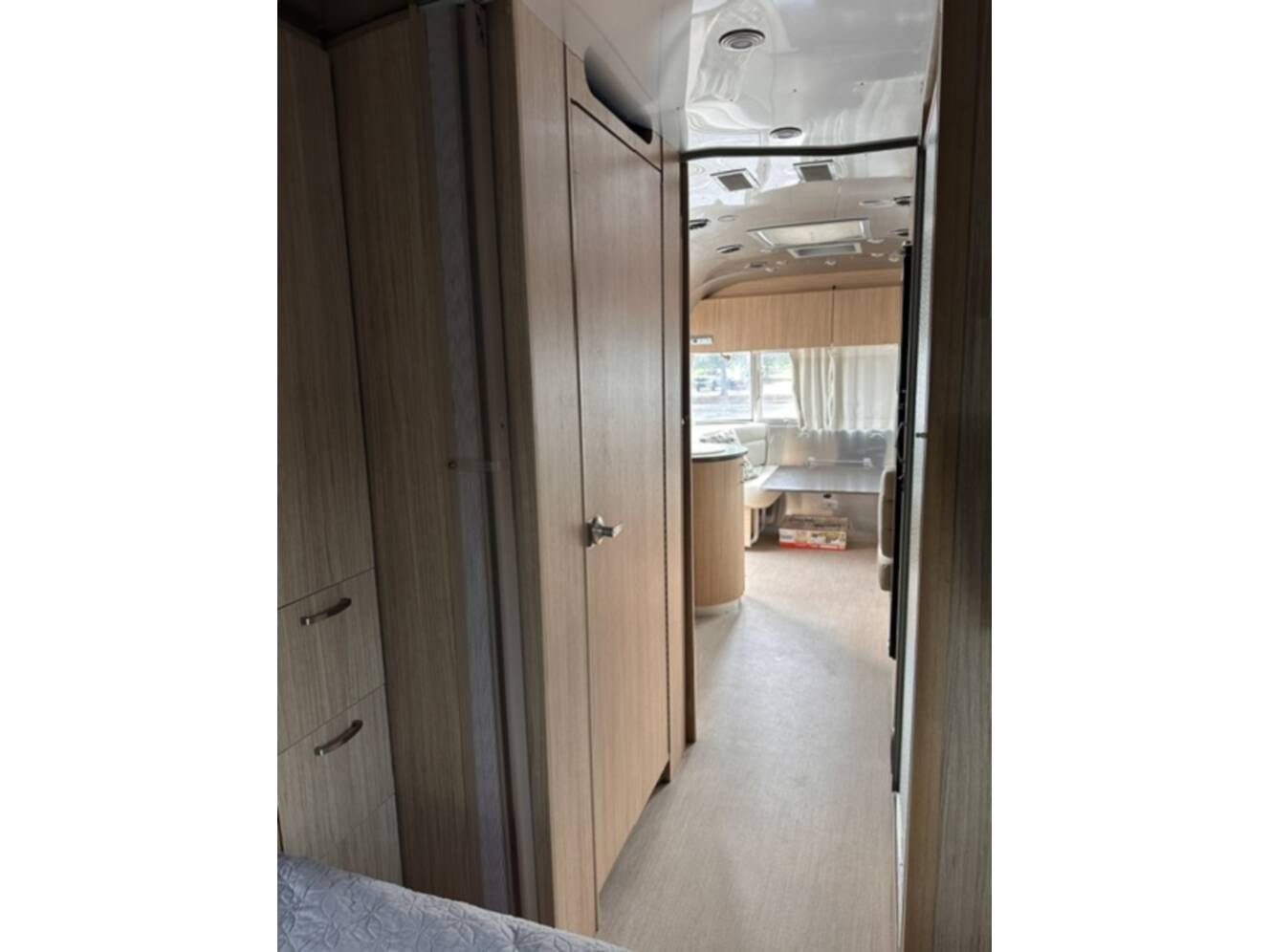 A photo of this 2019 Airstream FLYING CLOUD 23FB QUEEN