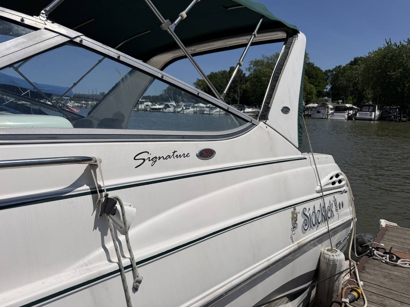 A photo of this 2000 Chaparral 300 SIGNATURE