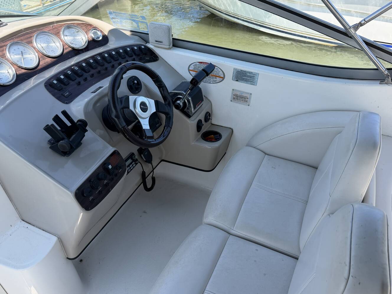 A photo of this 2000 Chaparral 300 SIGNATURE