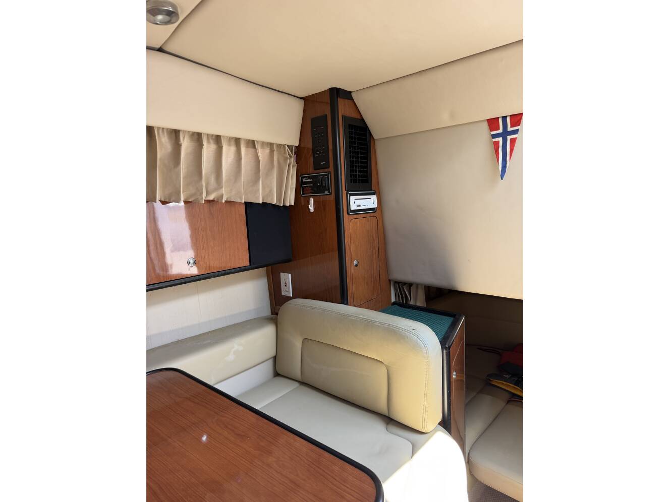 A photo of this 2000 Chaparral 300 SIGNATURE
