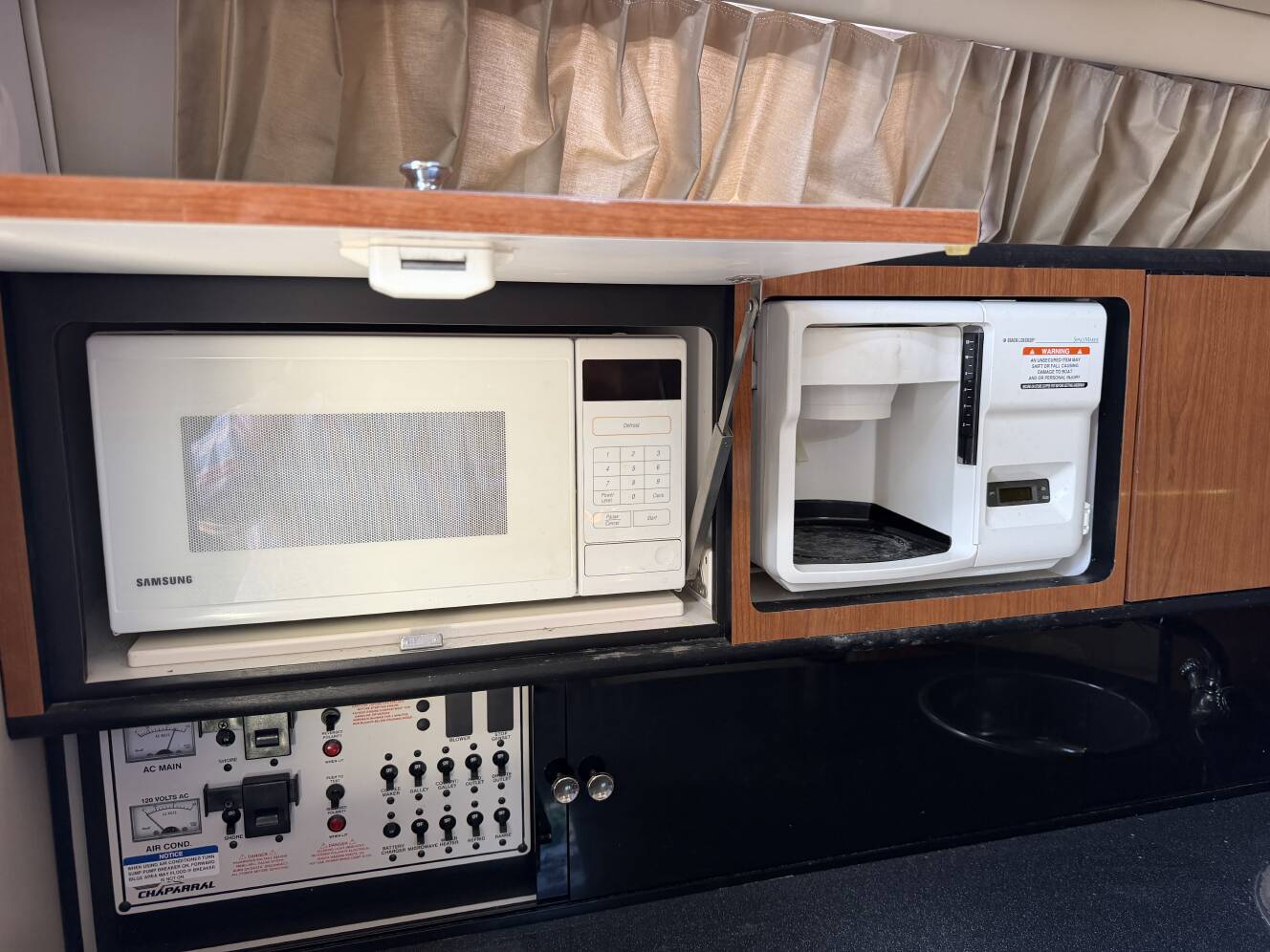 A photo of this 2000 Chaparral 300 SIGNATURE