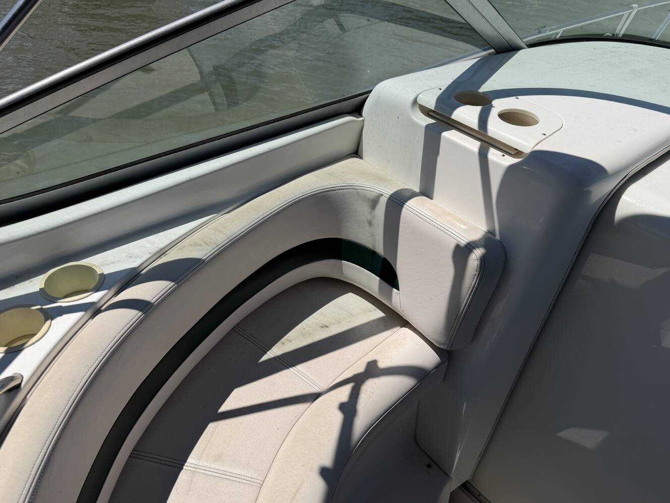 A photo of this 2000 Chaparral 300 SIGNATURE