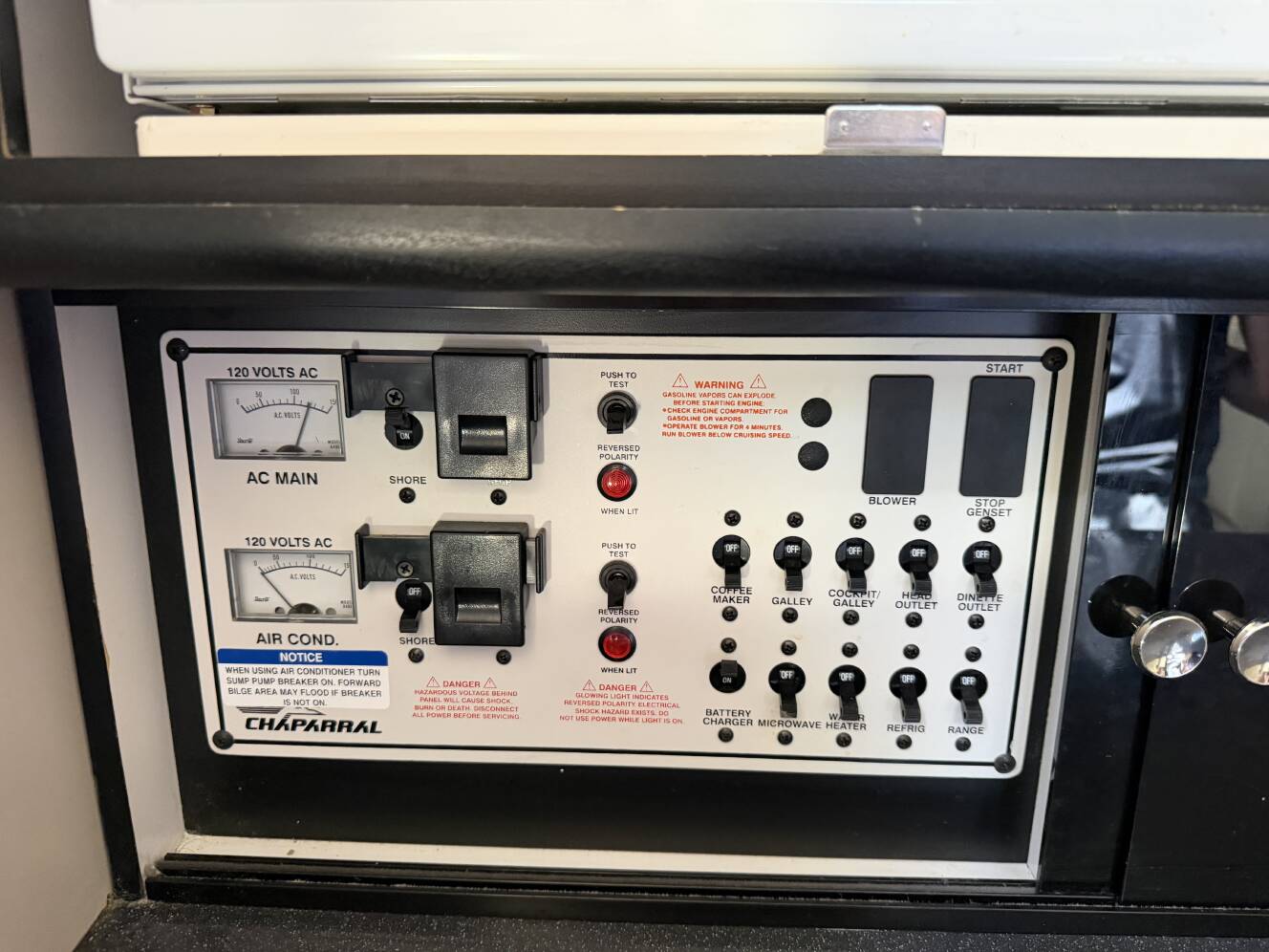A photo of this 2000 Chaparral 300 SIGNATURE