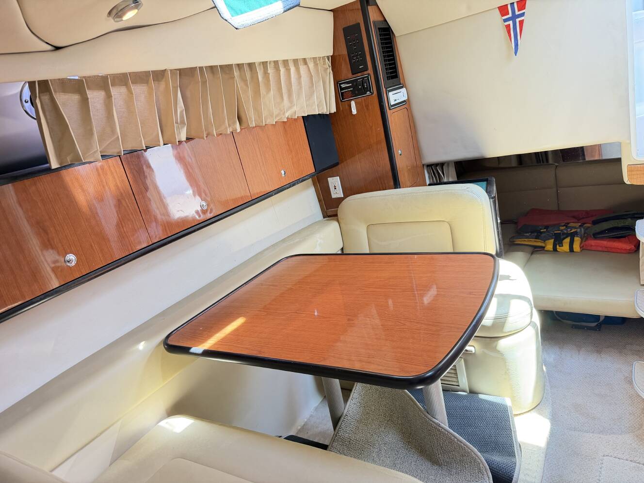 A photo of this 2000 Chaparral 300 SIGNATURE