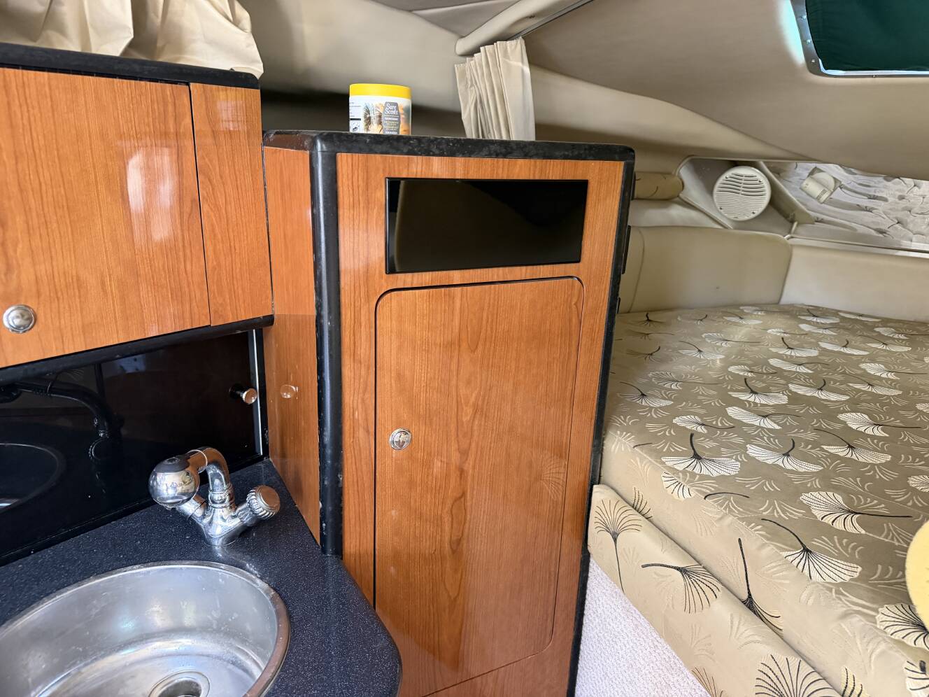A photo of this 2000 Chaparral 300 SIGNATURE