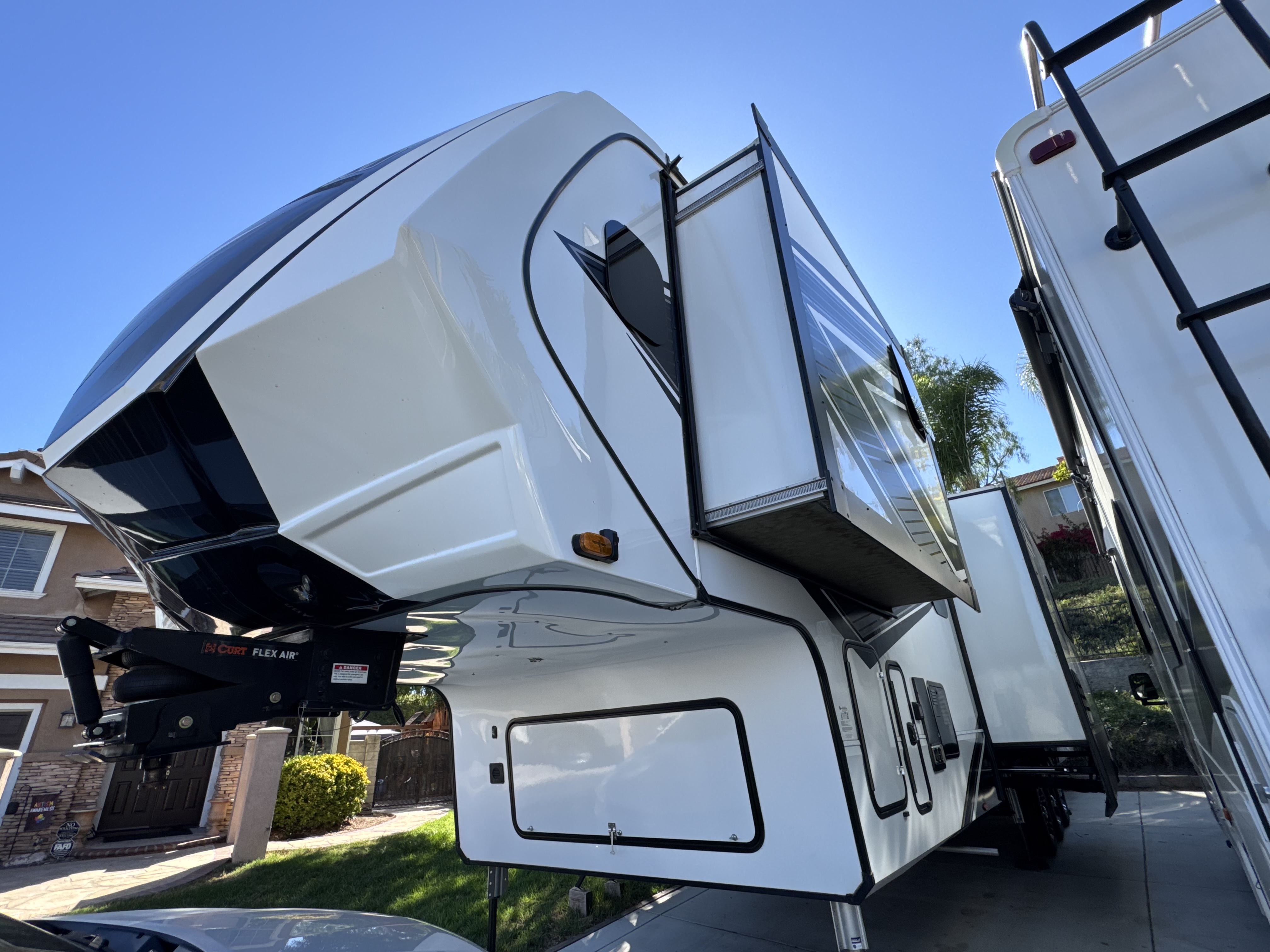 2023 Grand Design MOMENTUM M-CLASS 395MS RV