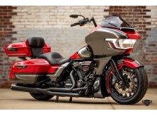 Heavyweight Baggers Are Making Waves In The Motorcycle World image