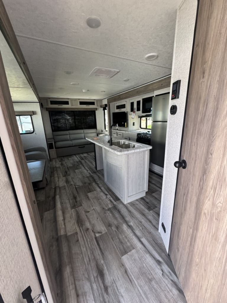 2025 Crossroads Rv Zinger ZR340LR in new london OH