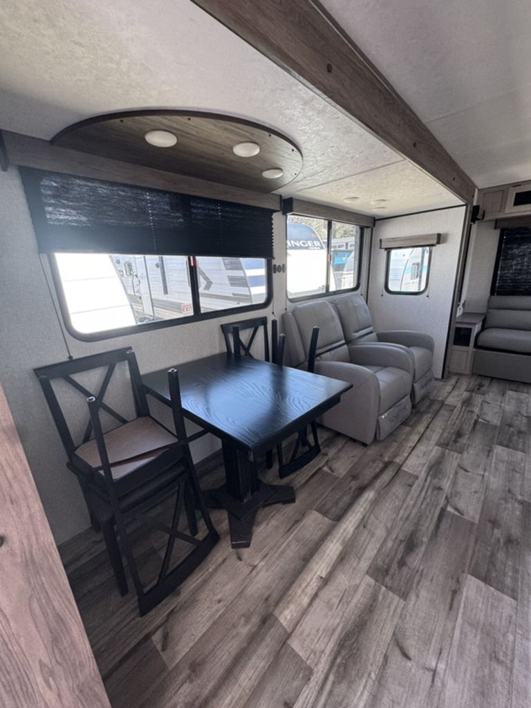 2025 Crossroads Rv Zinger ZR340LR in new london OH