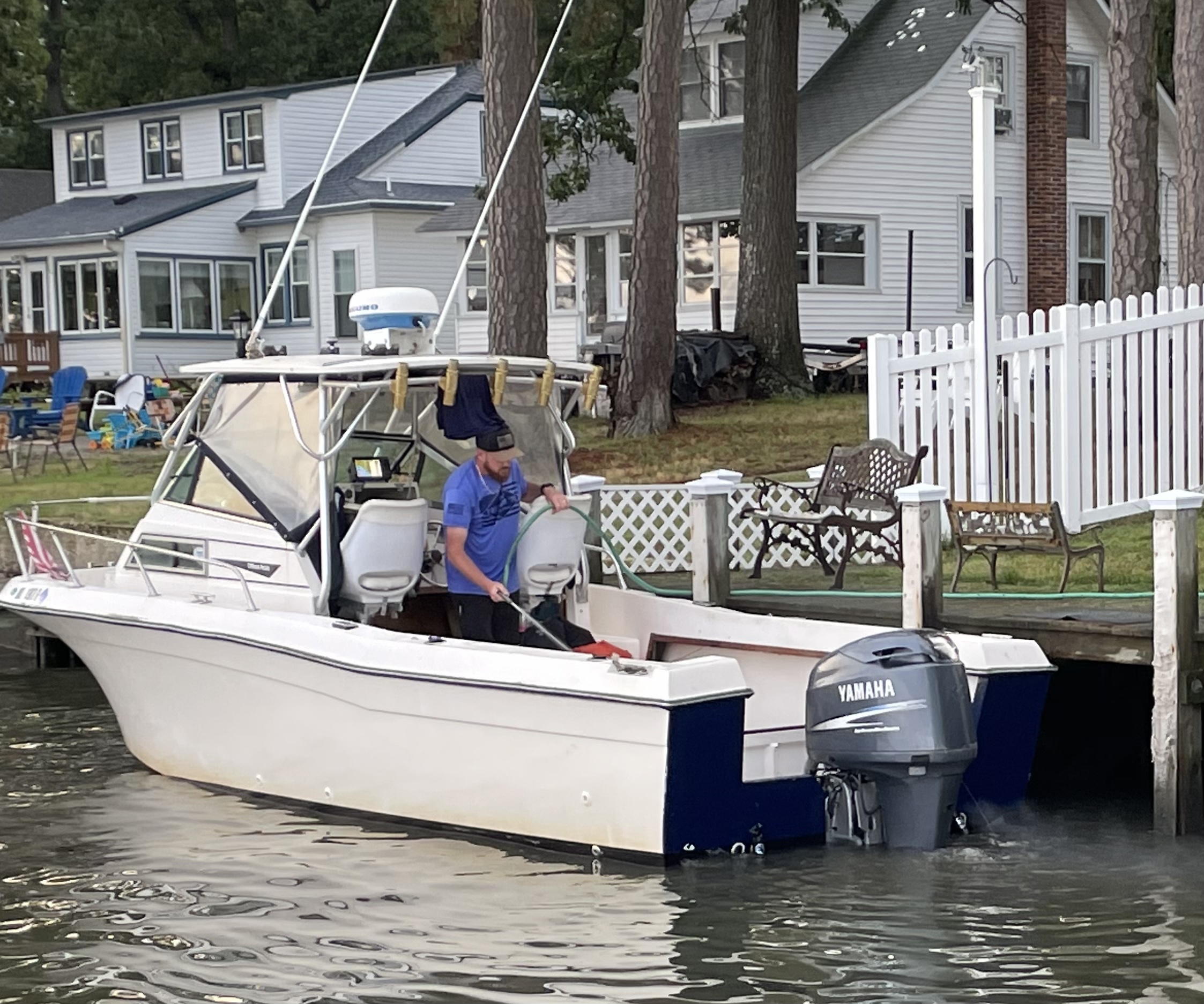 1985 Grady-White 240 OFFSHORE Cuddy Cabin Boat boat