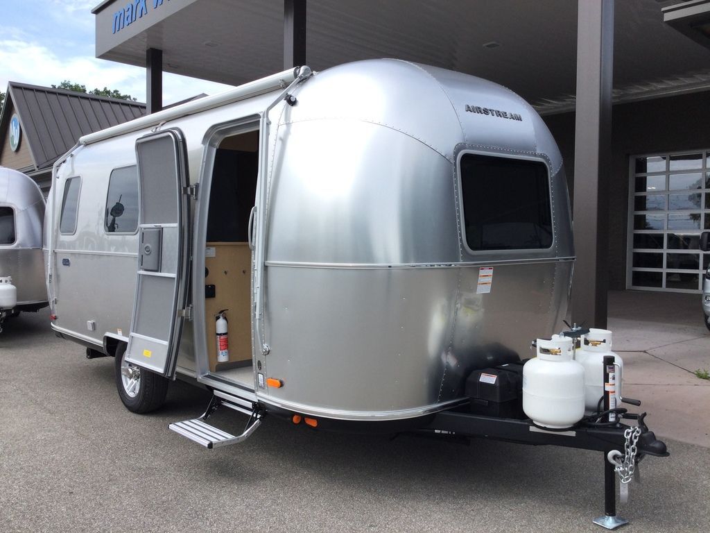 2027 Airstream WORLD TRAVELER 22RB in lorain OH