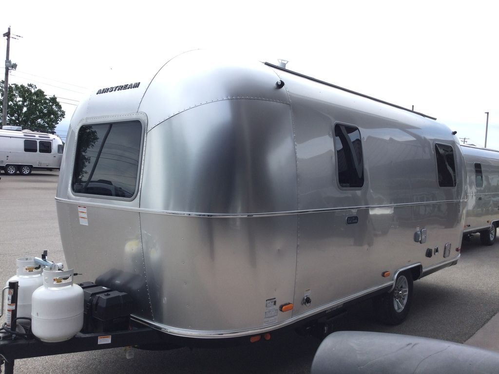 2027 Airstream WORLD TRAVELER 22RB in lorain OH
