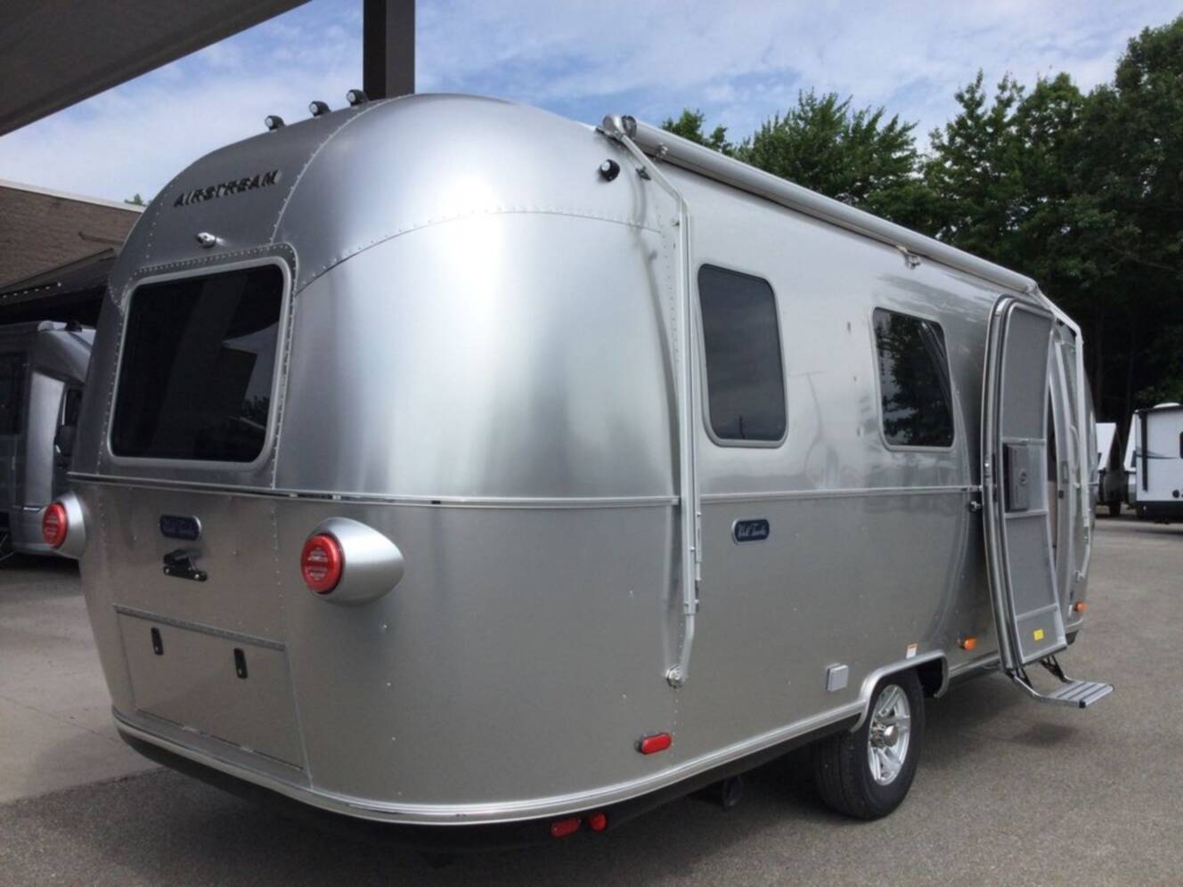 A photo of this 2027 Airstream WORLD TRAVELER 22RB