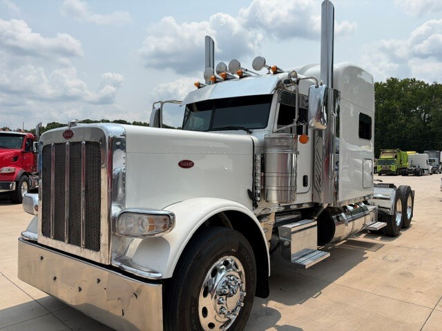 2021 PETERBILT 389 in Raleigh, NC