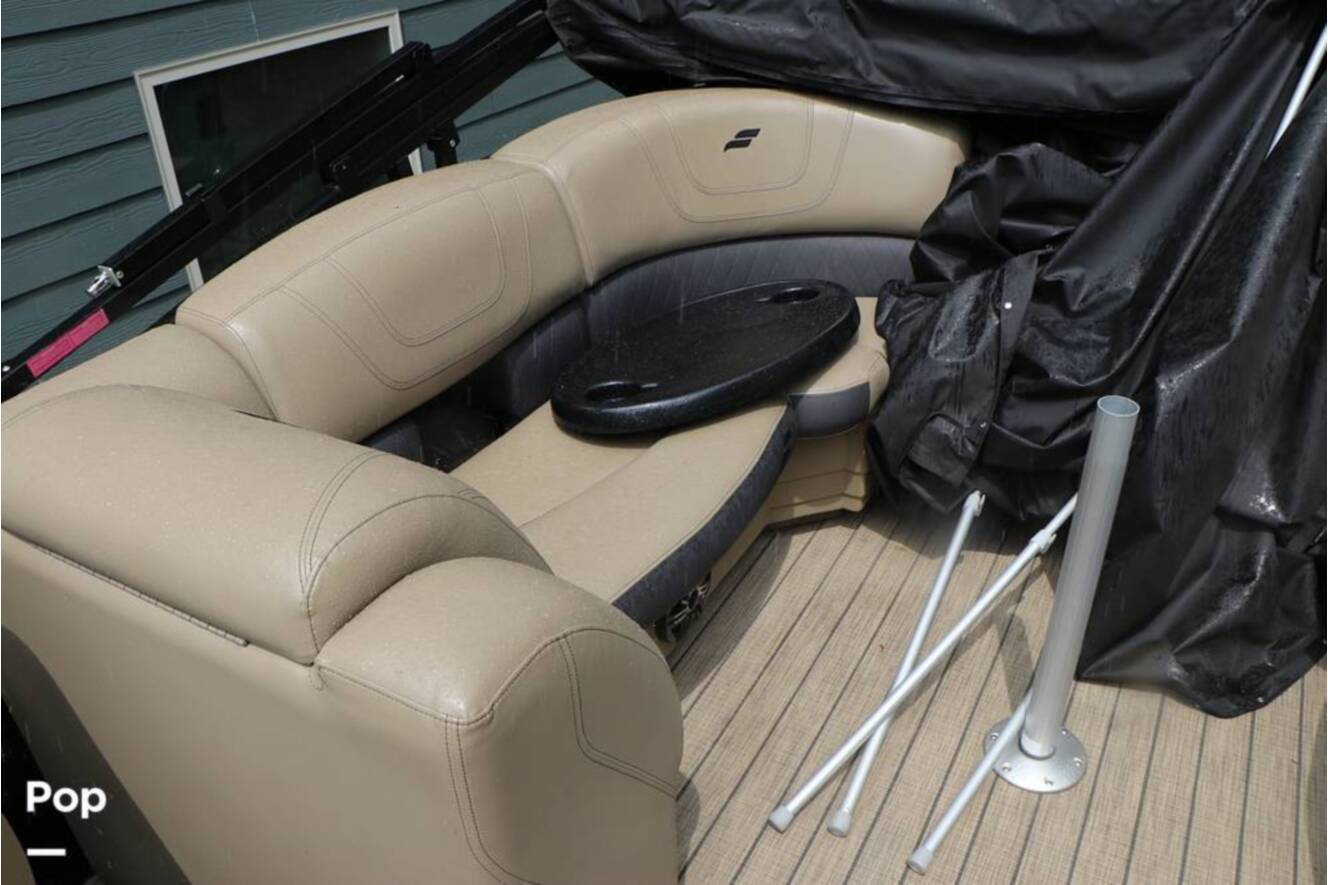 A photo of this 2022 Starcraft SLS-3
