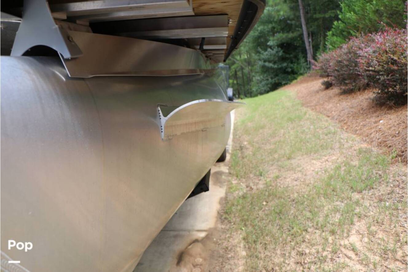 A photo of this 2022 Starcraft SLS-3