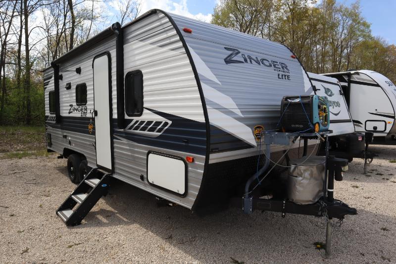 2020 Crossroads Zinger Lite 211RD ZR211RD in slinger WI