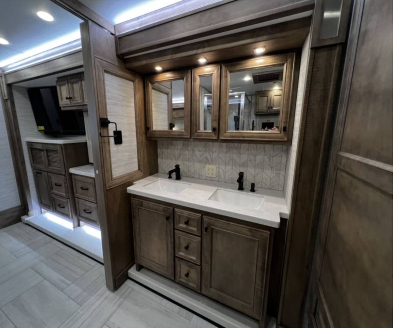 A photo of this 2026 Tiffin PHAETON 40IH