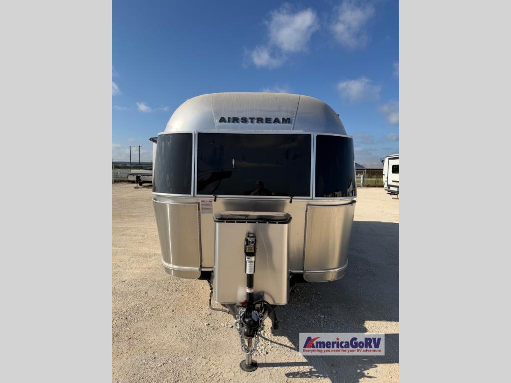 2022 Airstream Flying Cloud 23FB in seguin TX