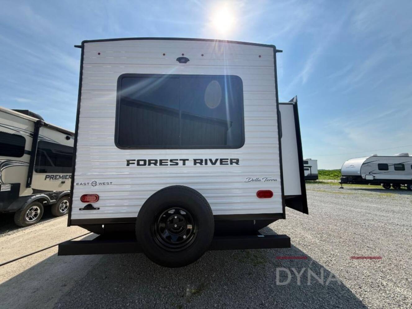 A photo of this 2027 East To West Della Terra 272RL