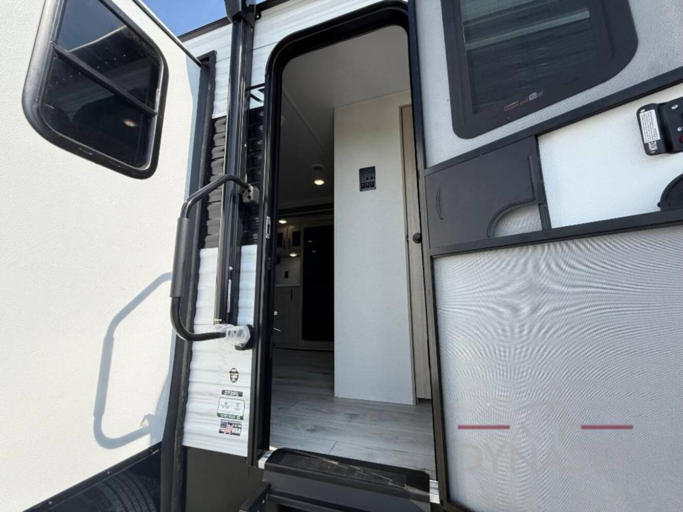 A photo of this 2027 East To West Della Terra 272RL