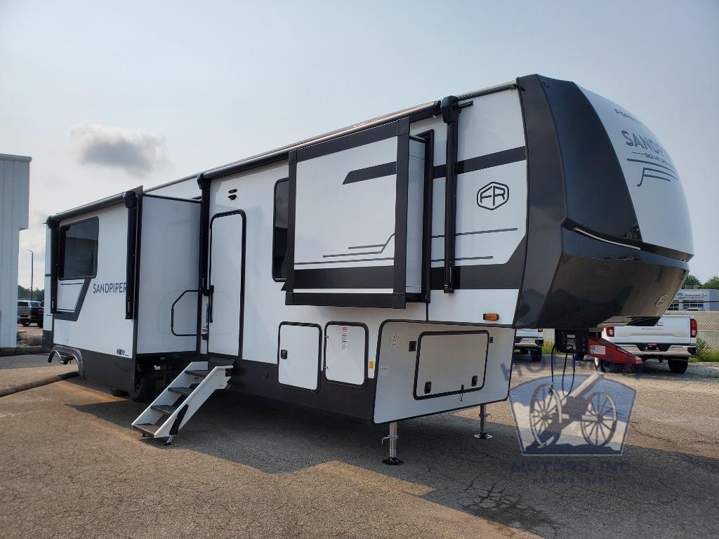 2027 Forest River Rv Sandpiper 3710HBFB in batavia OH