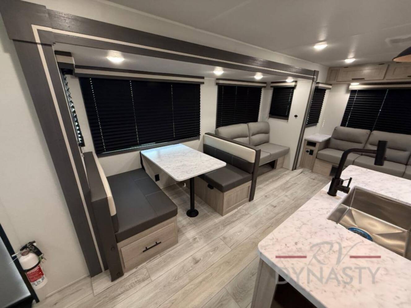 A photo of this 2027 East To West Della Terra 272RL